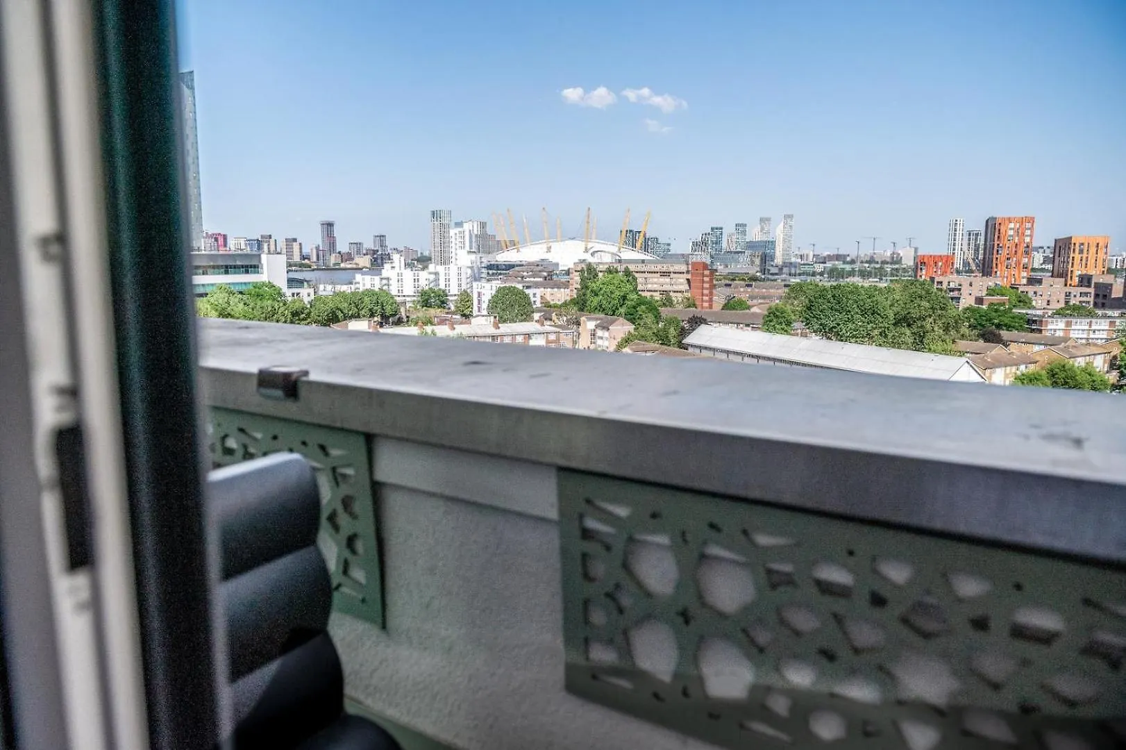 Canary Wharf Retreat With Free Secure Parking London Apartment