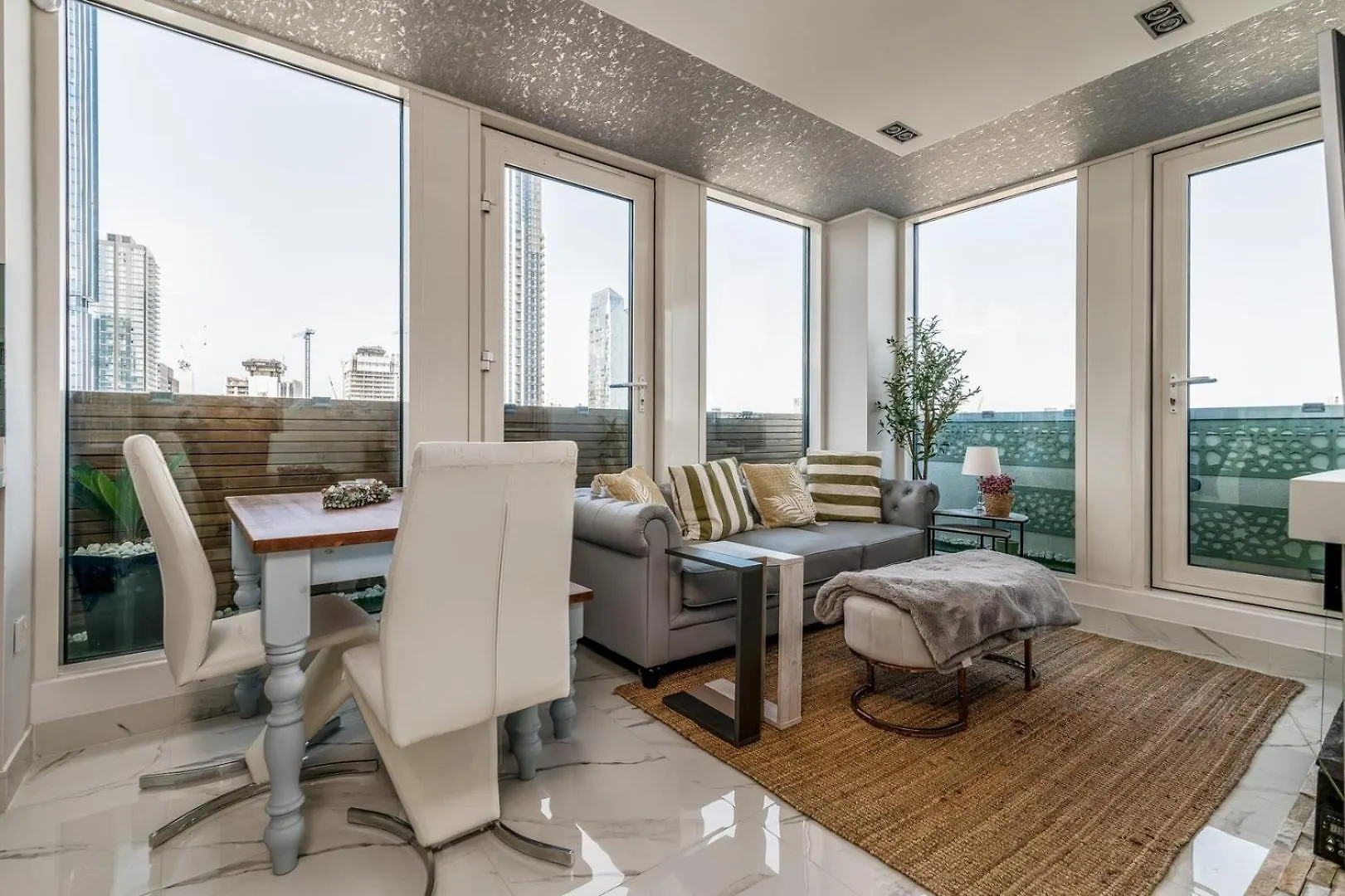 Apartment Canary Wharf Retreat With Free Secure Parking London