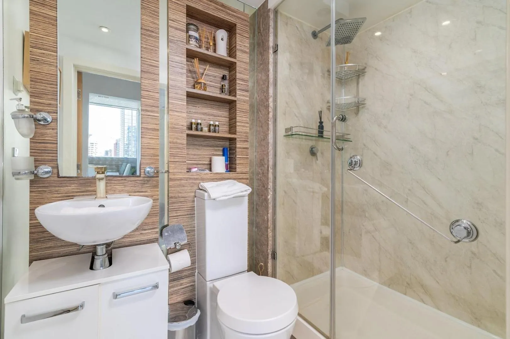 Canary Wharf Retreat With Free Secure Parking London Apartment