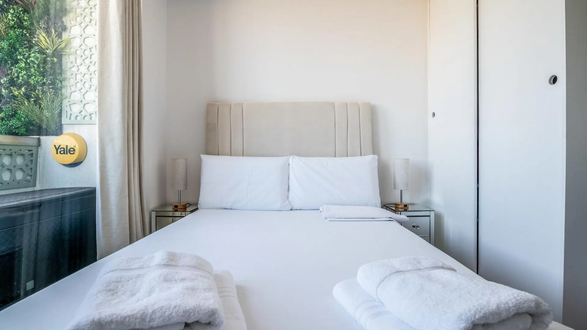 Canary Wharf Retreat With Free Secure Parking London Apartment