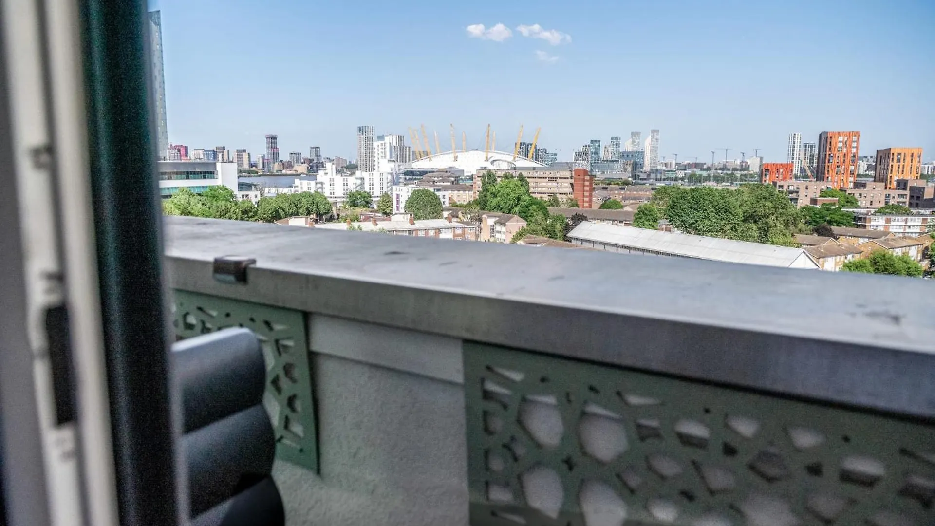 Canary Wharf Retreat With Free Secure Parking London Apartment