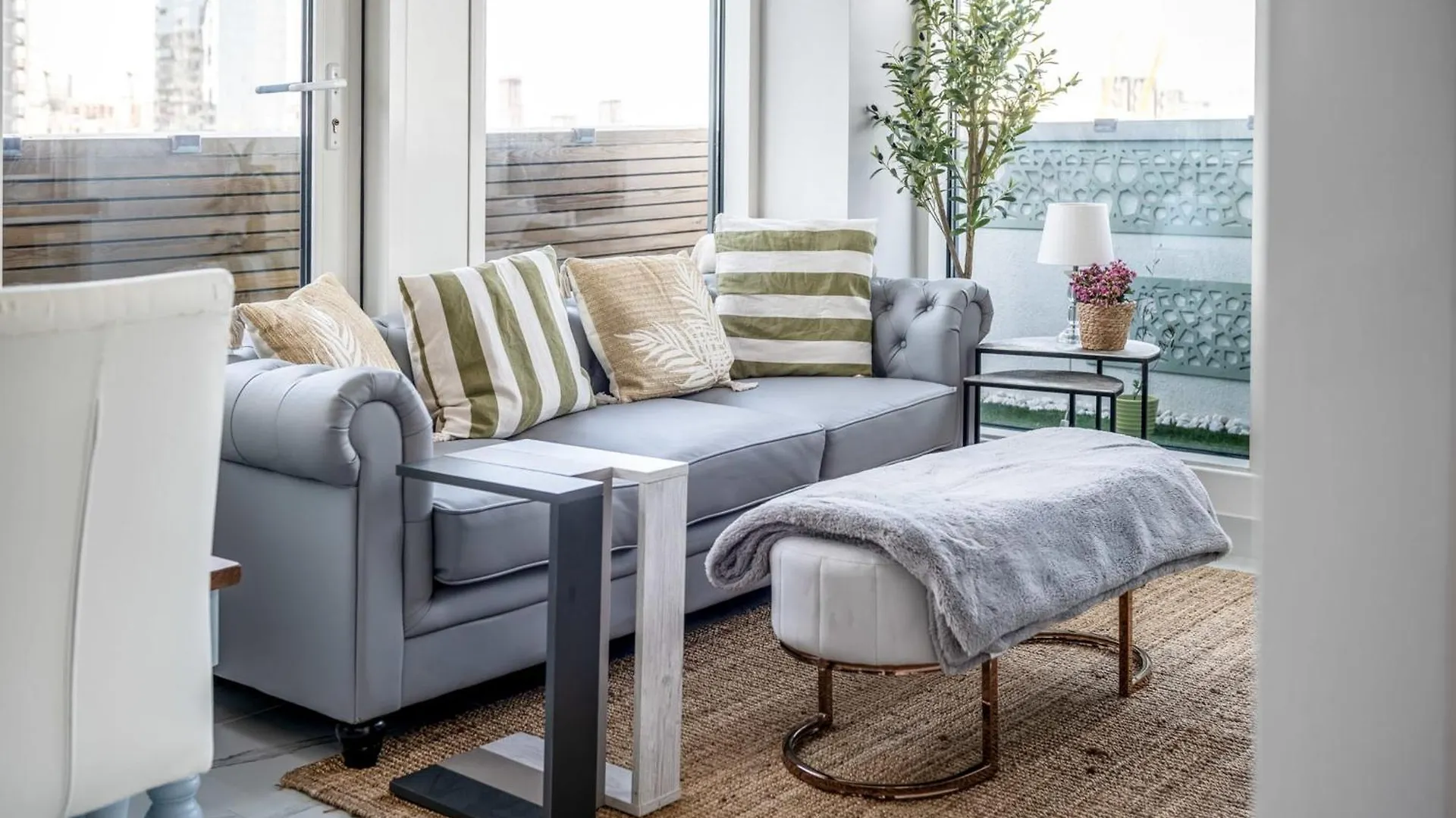 Canary Wharf Retreat With Free Secure Parking London