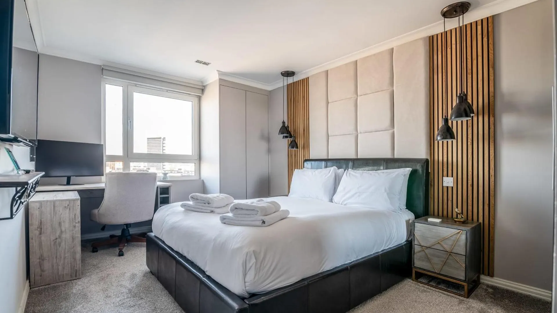 Canary Wharf Retreat With Free Secure Parking London Apartment
