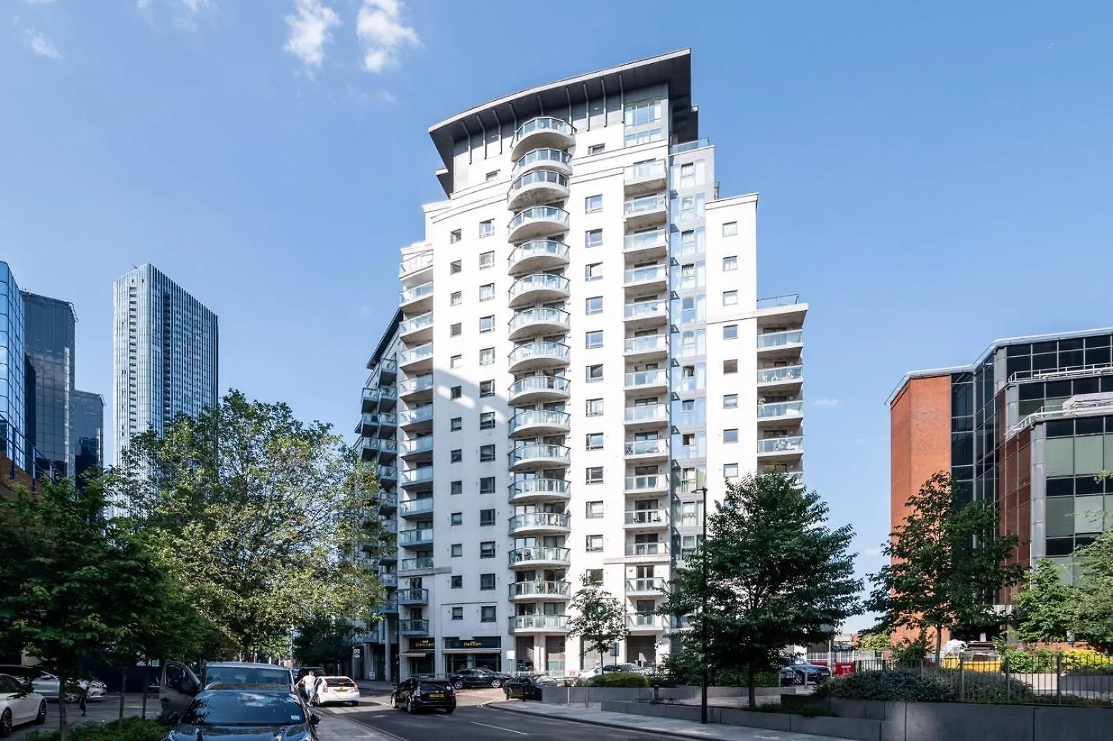 Canary Wharf Retreat With Free Secure Parking London